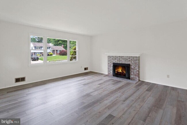 Building Photo - 7106 Jayhawk St