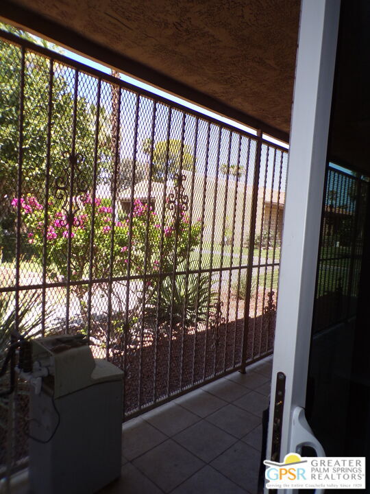 Building Photo - 2559 Whitewater Club Dr