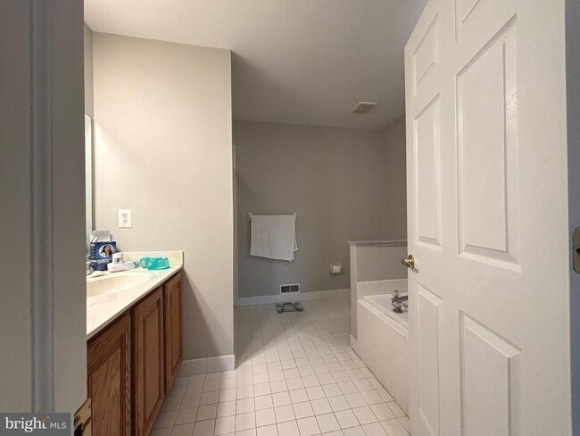 Building Photo - 113 Turnhill Ct