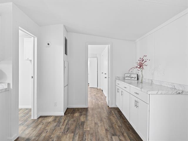 Building Photo - 146 Deerwood Ln