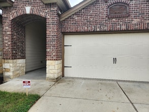 Building Photo - 5502 Red Pine Dr