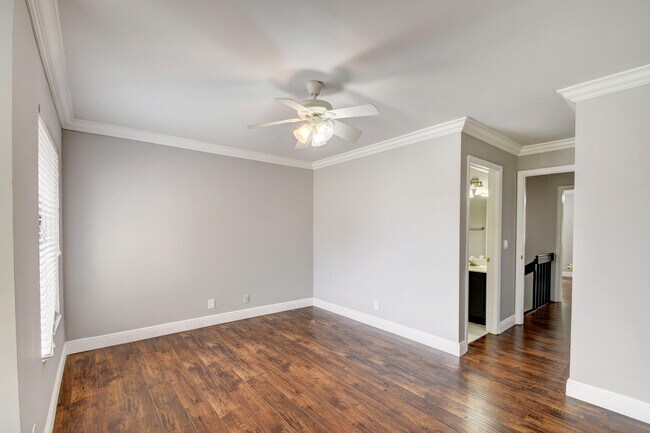 Building Photo - 1105 Maplewood Dr