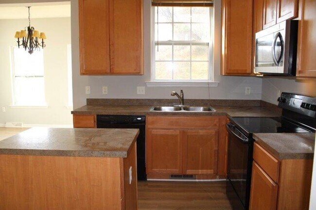 Building Photo - Modern 3-Story Townhouse Living with Garage