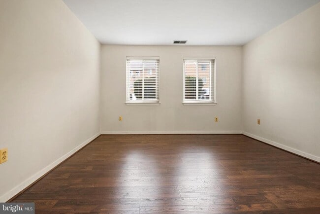 Building Photo - 123 W Conway St