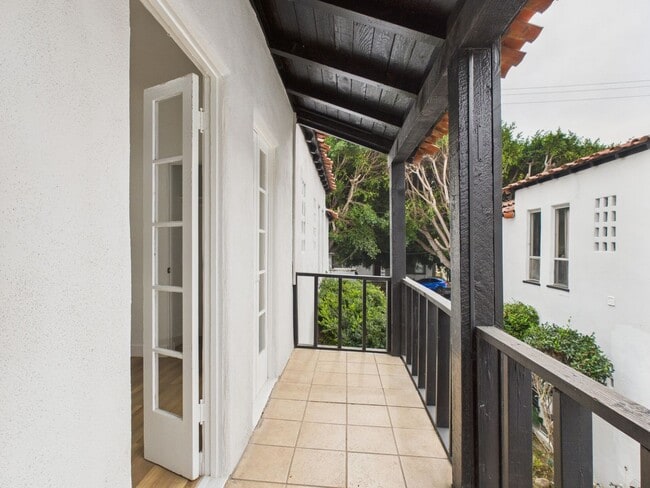 Building Photo - 1533 E 3rd St