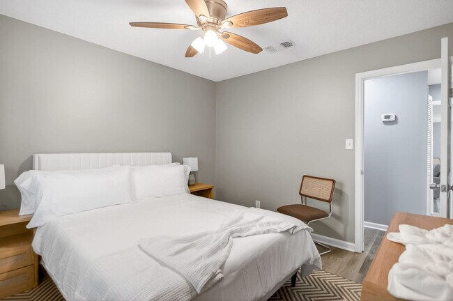 Building Photo - 2420 Haddington Rd