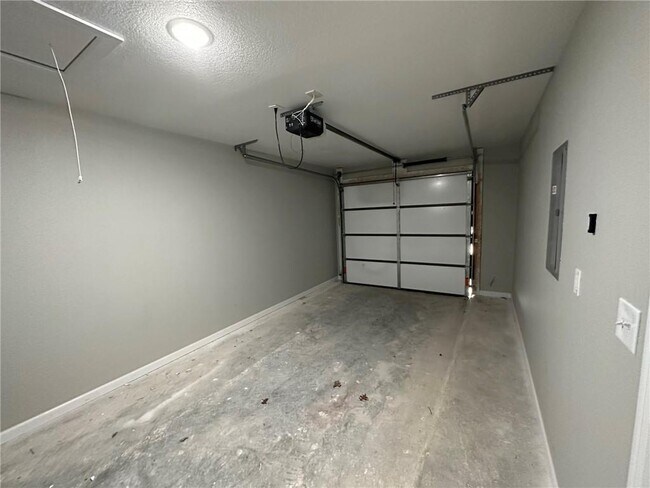 Building Photo - 412 S Byers Ave