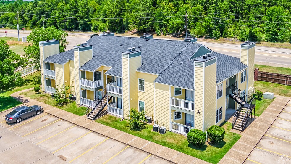 River Oaks Apartments