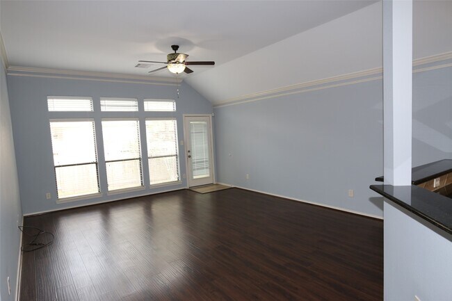 Building Photo - 11031 Anilu Dr