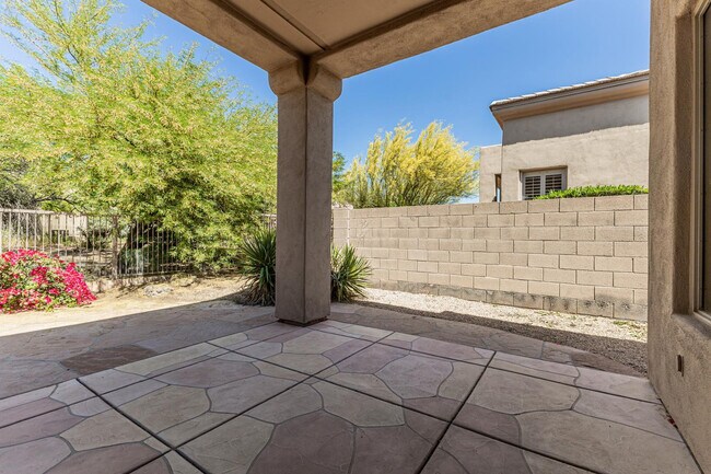 Building Photo - 6962 E Hibiscus Way