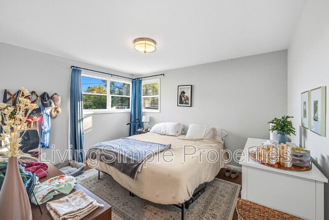 Building Photo - 422 Eisner St