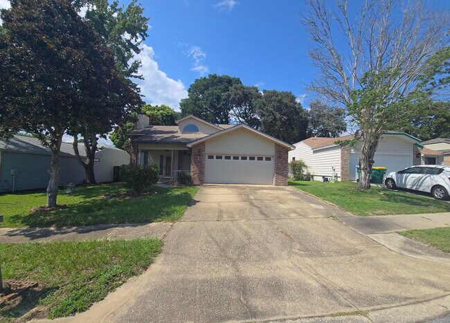 Building Photo - 3929 Balsam Dr