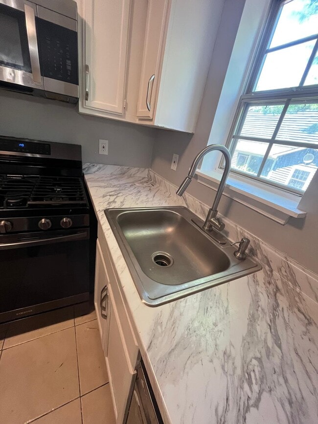 Building Photo - 4674 Mews Dr
