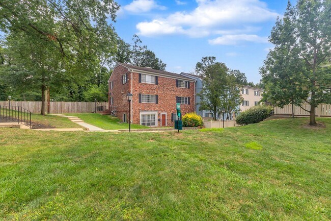 Building Photo - Large, Luxurious 2 Bedroom 2 Bath at Parkside at Alexandria