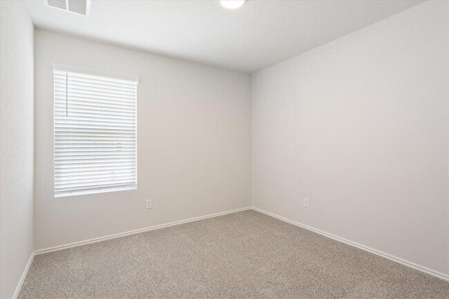 Building Photo - 1122 Newey Cir