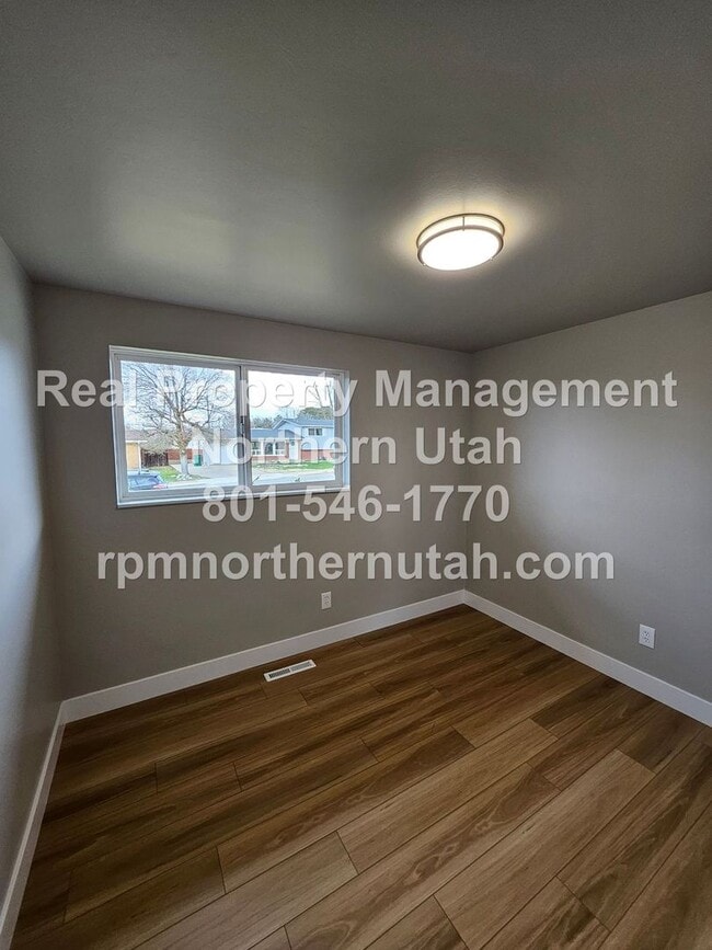 Building Photo - 4 Bedroom 3 Bath Home Now Available in Roy!