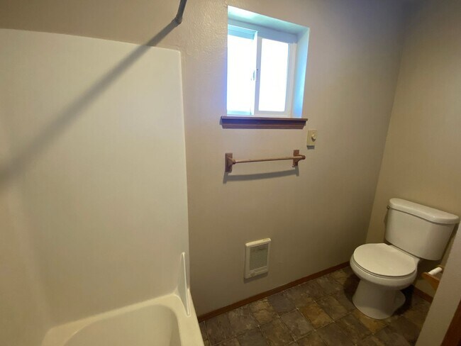 Building Photo - 1001 E 19th Ave