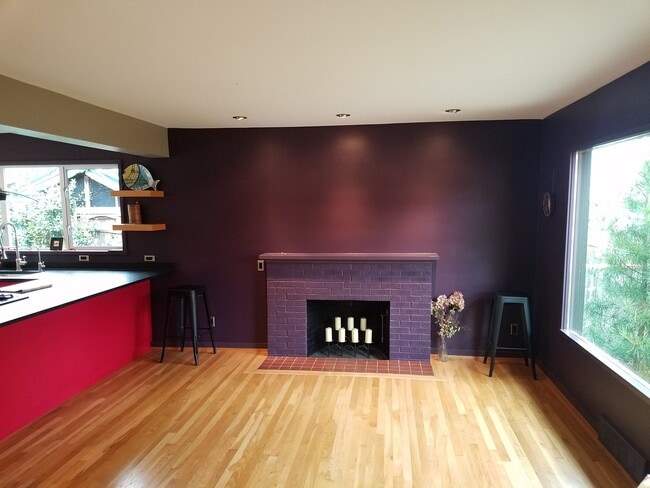 Building Photo - Beautiful Modern Custom Home in Great Sale...
