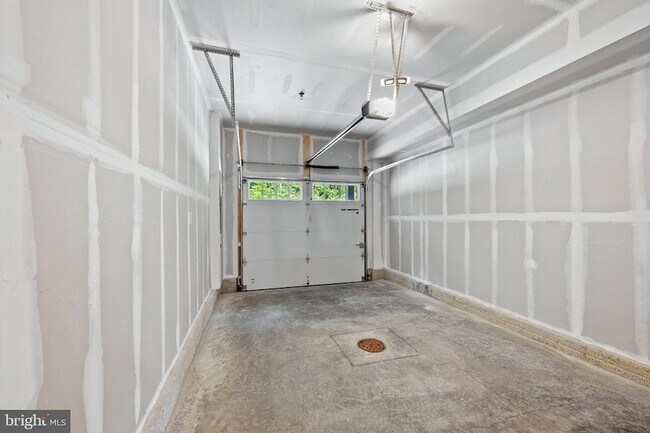 Building Photo - 9942 -A Count Fleet Cres