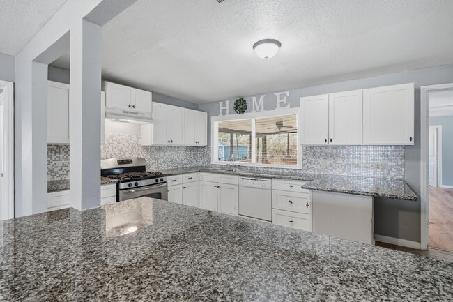 Building Photo - 2310 Merle St