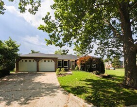Building Photo - 622 Laurel Dr