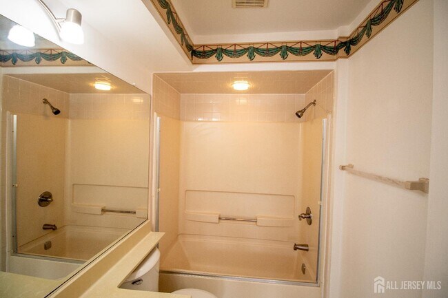 Building Photo - 1337 Waterford Dr