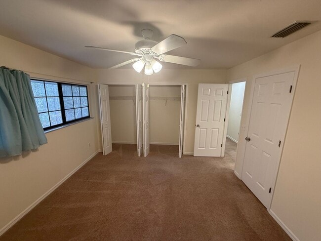 Building Photo - 3 Bedroom Backing up to San Felasco Hammock