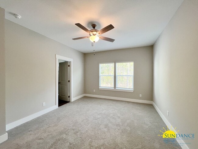 Building Photo - Beautiful 3 Bedroom 2.5 Bathroom Townhome with Garage!