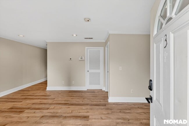 Building Photo - 75 E Wesley Rd NE