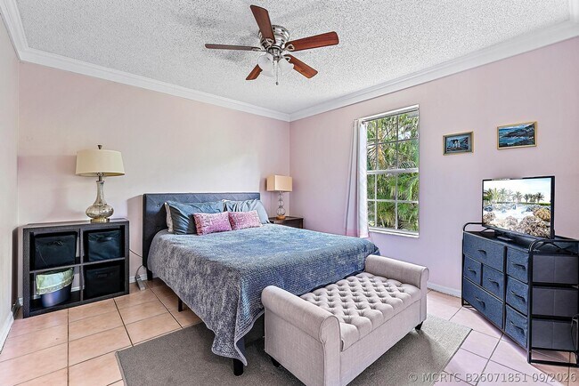 Building Photo - 414 SW Lairo Ave