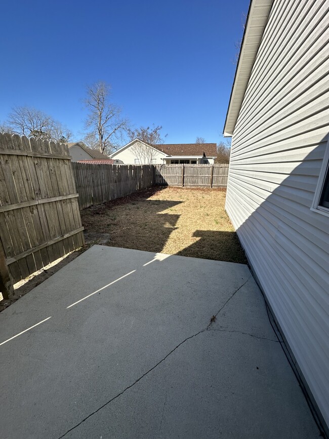 Building Photo - 706 Jimmies Creek Dr