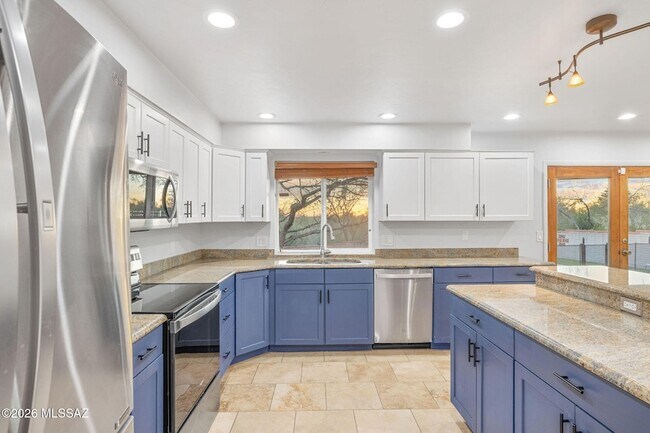 Building Photo - 3721 N Sierra Madre Dr