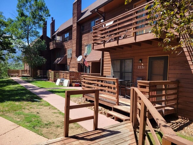 Building Photo - 2 Bed 1 Bath Condo Available Now!  MileSto...