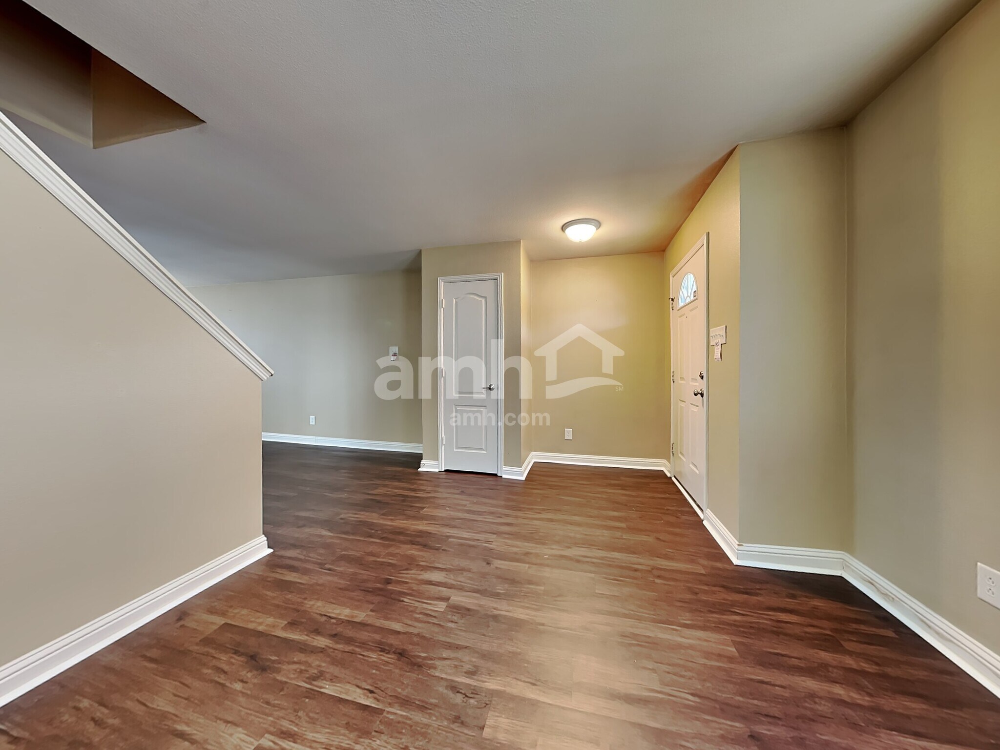 Building Photo - 853 Colonial Way