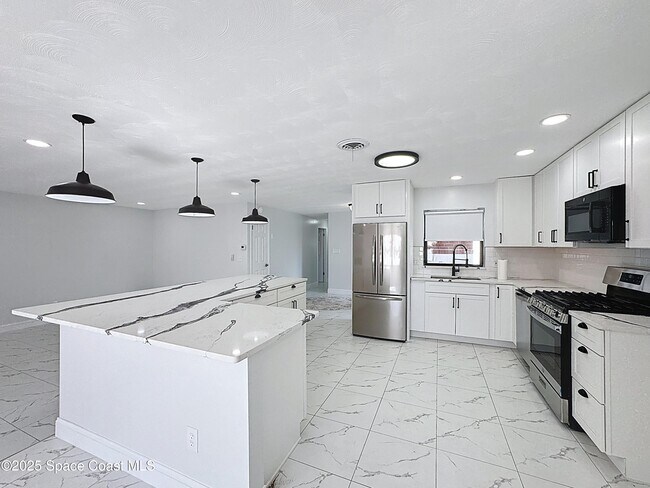Building Photo - 205 Bimini Dr