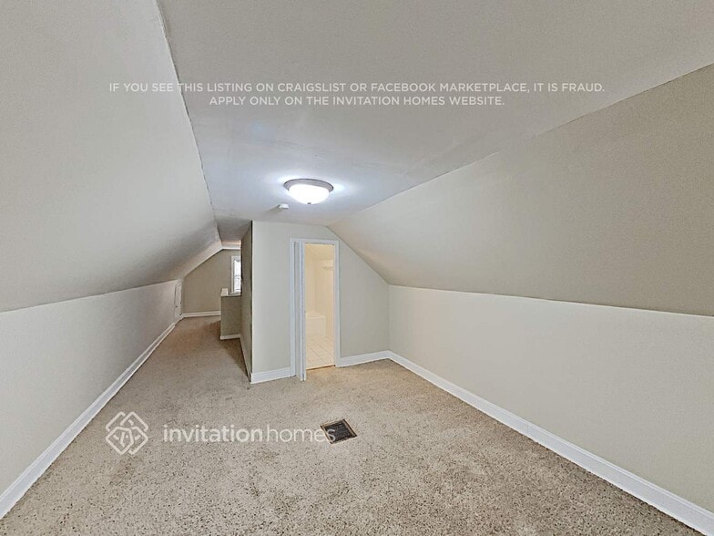 Building Photo - 5049 N Newcastle Ave