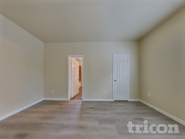 Building Photo - 8434 Walerga Rd