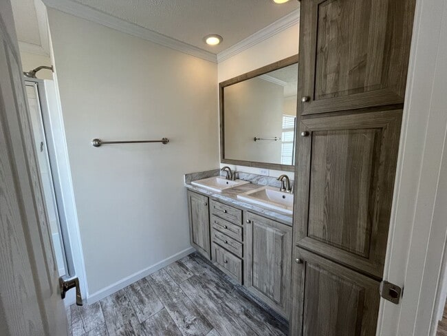 Building Photo - 165 Millwood Rd