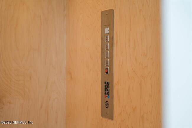 Building Photo - 114 12th Ave S