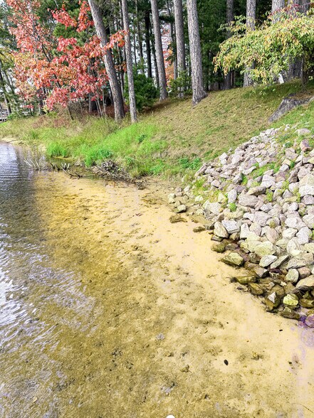 Building Photo - 440 S Peninsula Ln