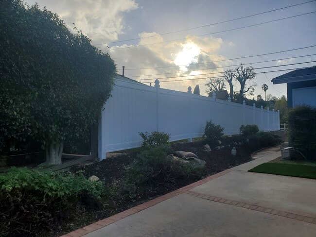 Building Photo - 26541 Mazur Dr