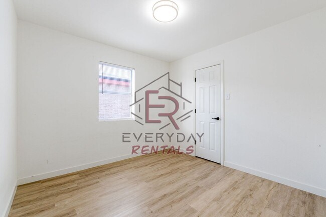 Building Photo - 4506 Windcrest Dr