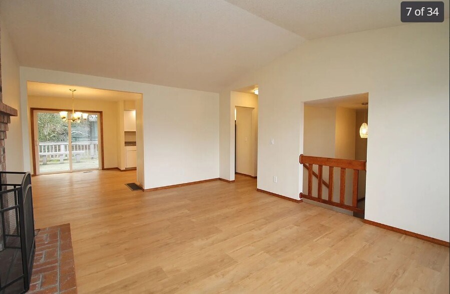 Building Photo - 15714 NE Rose Pky