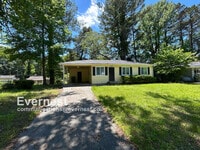 Building Photo - Cozy 3-Bedroom Home in Prime Location / Pe...
