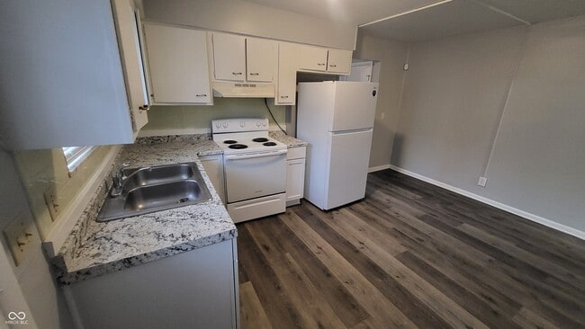 Building Photo - 6203 E 11th St