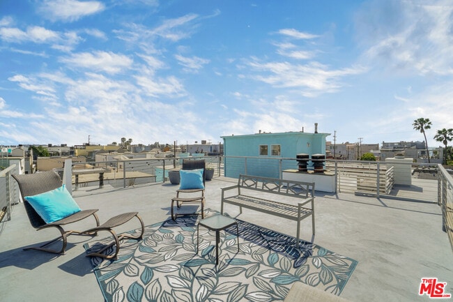 Building Photo - 120 Fleet St