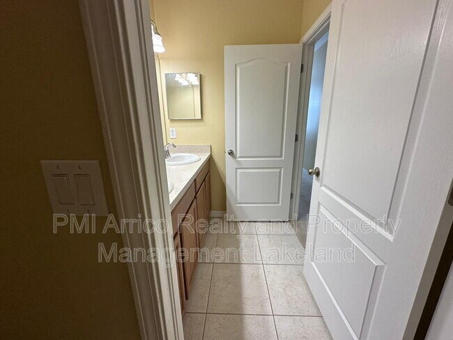 Building Photo - 3774 Hampton Hills Dr