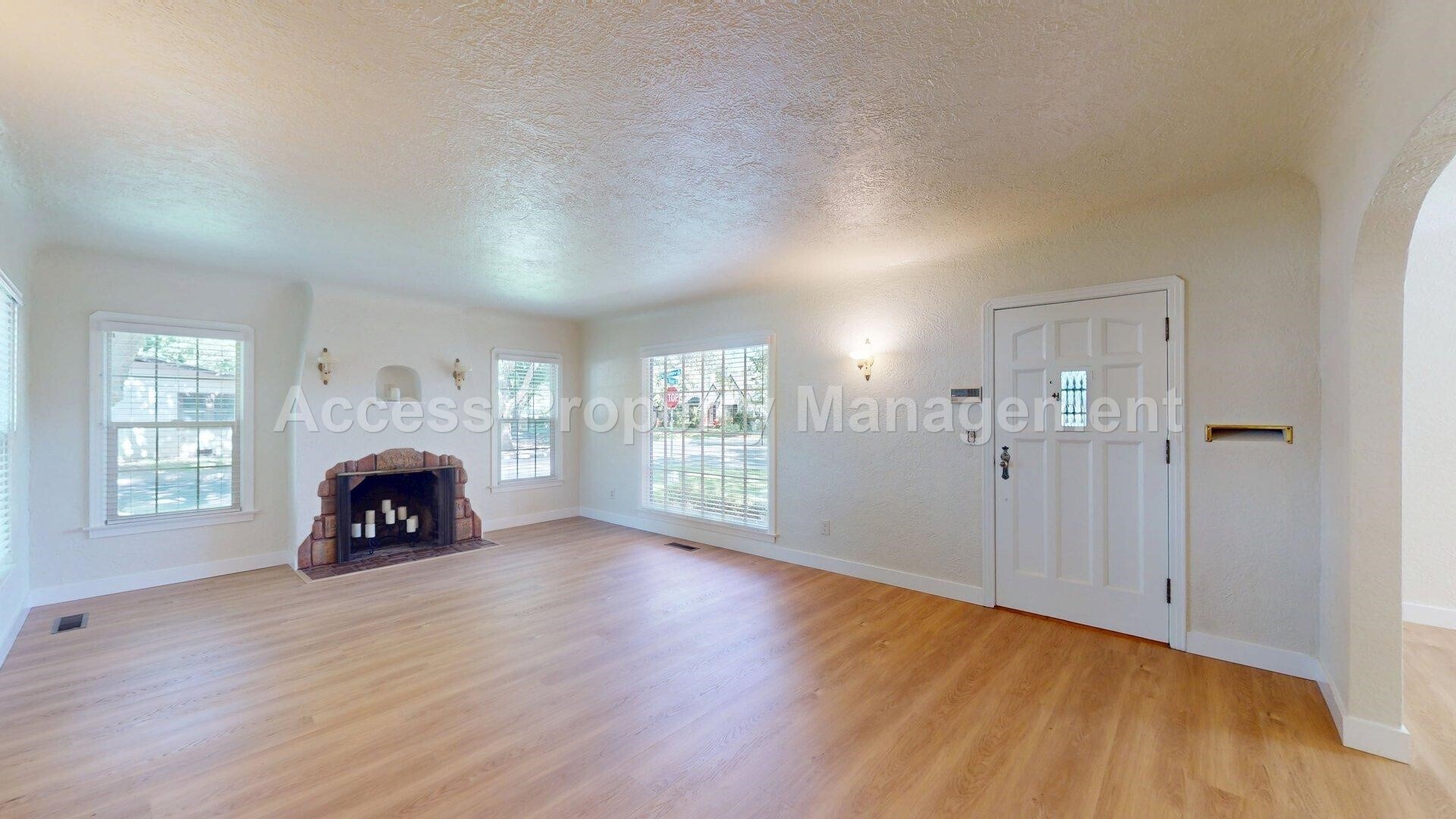 Building Photo - 1200 Sycamore St