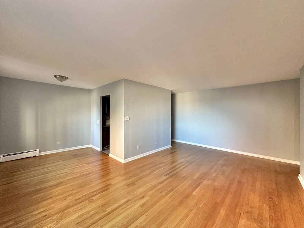 Building Photo - 5820 N Sheridan Rd