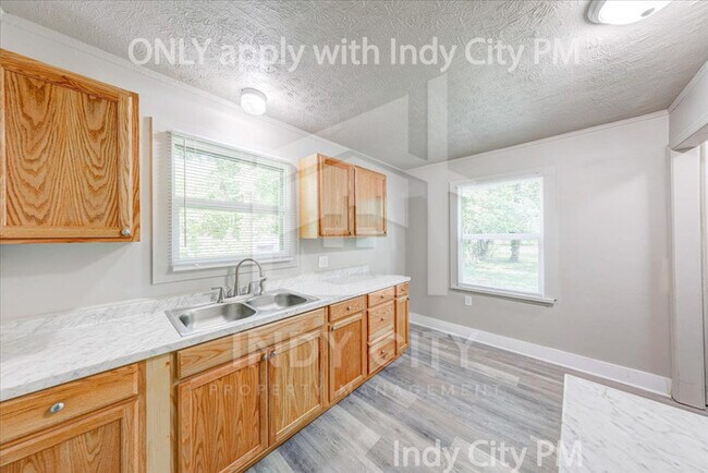 Building Photo - 3220 E 34th St